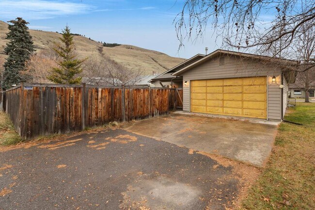 Building Photo - Prescott Duplex