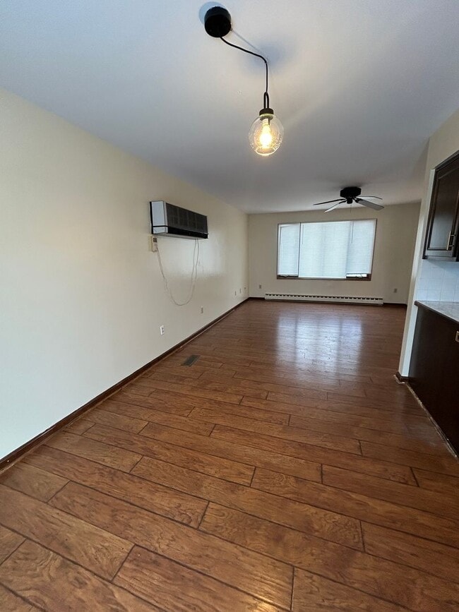 Building Photo - 3 bedroom, 2 1/2 Bath House- Boalsburg