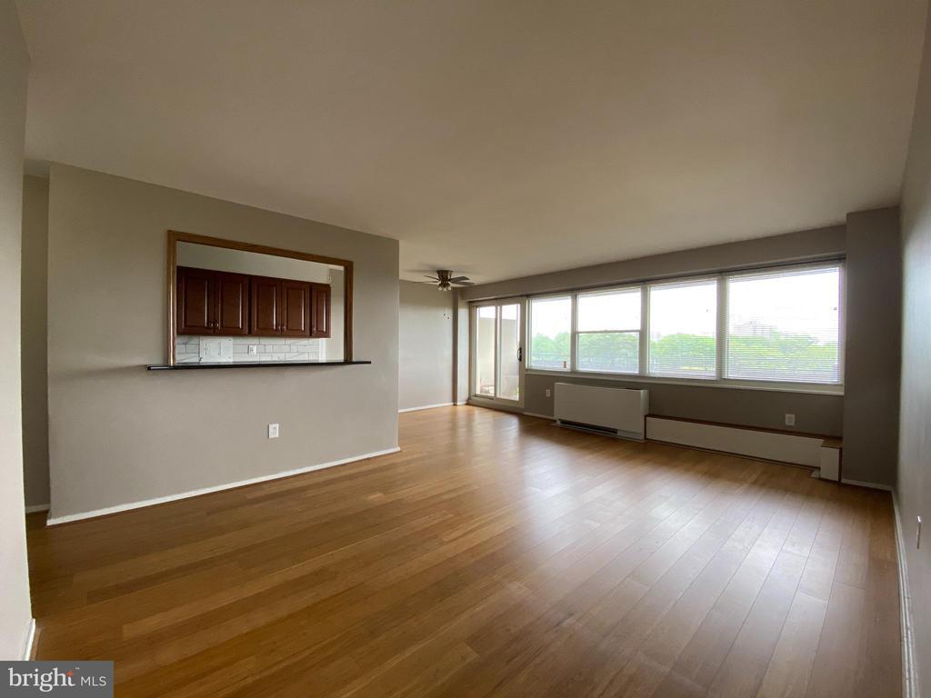 Foto principal - 807 Barclay Towers