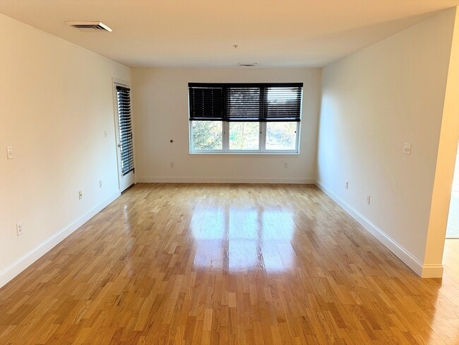 Building Photo - 318 Rindge Ave
