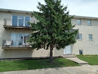 Building Photo - 5847 W 87th St