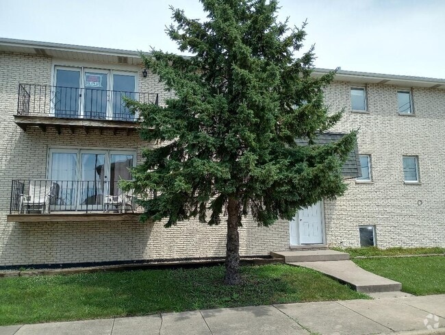Building Photo - 5847 W 87th St
