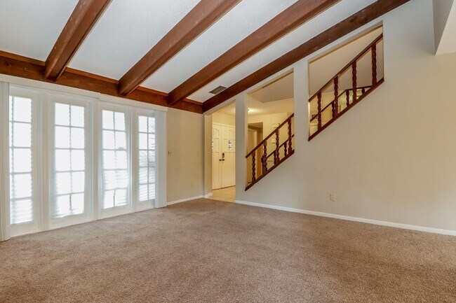 Foto del edificio - 15801 Knollview Dr