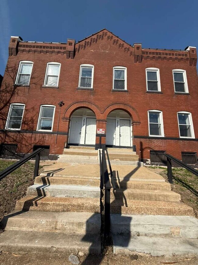 Building Photo - "Discover Your Ideal 2-Bed/1 bath Retreat in Vibrant BENTON PARK WEST at 3215 Nebraska Ave!"