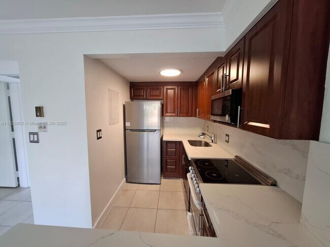 Foto del edificio - 1650 NE 115th St
