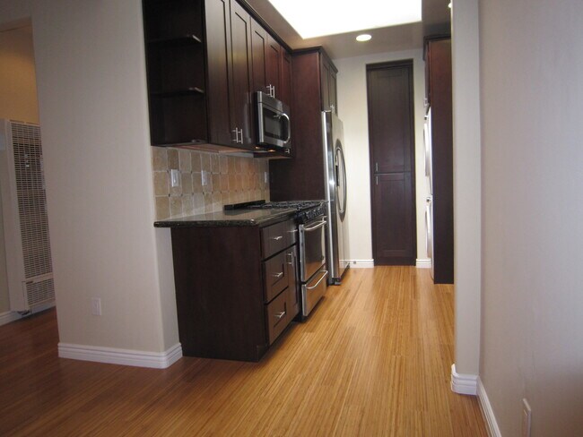 Foto del edificio - 12402 Washington Blvd
