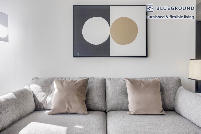 Foto del edificio - 70 W 45th St