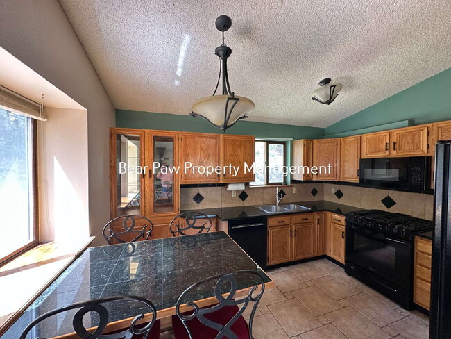 Foto del edificio - "Charming 3-Bedroom Retreat with 2 Full Baths in Conifer"