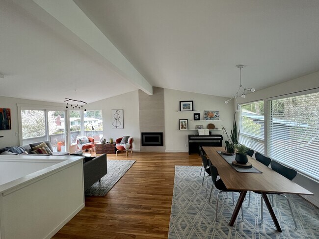 Foto del edificio - 401 109th Ave SE