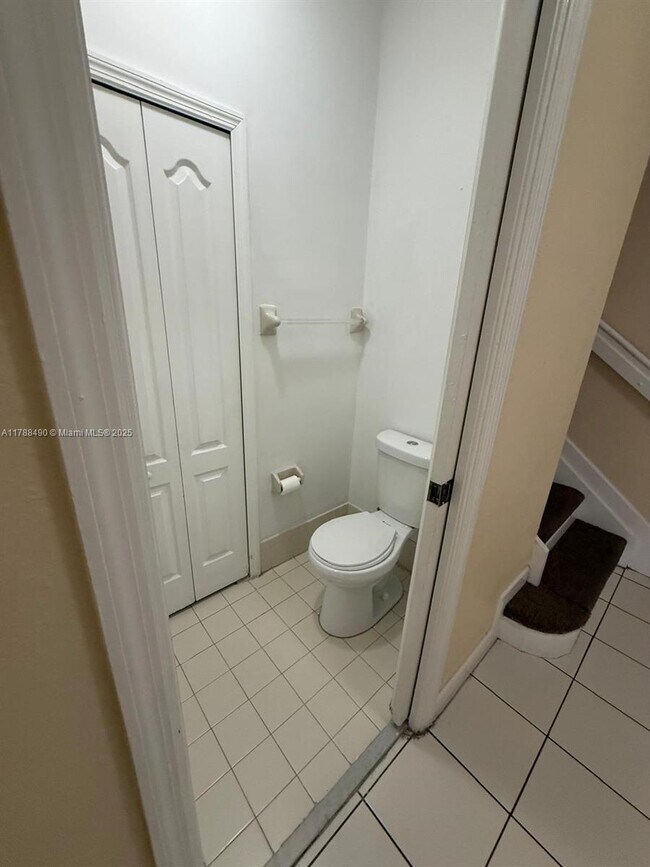 Foto del edificio - 7100 NW 177th St