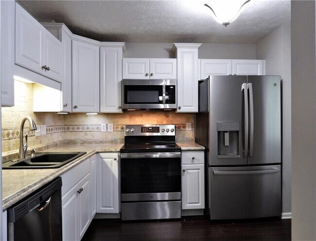 Building Photo - 2630 Birchwood Ln