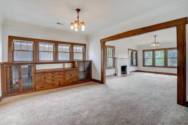 Foto del edificio - Upper Duplex in Minneapolis - 4 BR with 2 ...