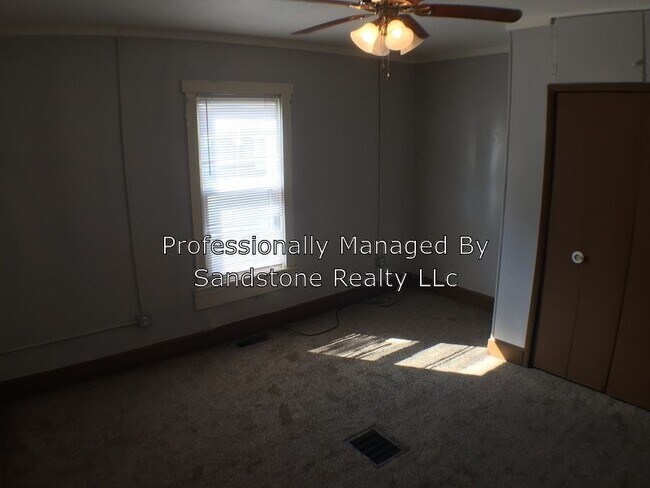 Building Photo - 2 BR townhome - Great price