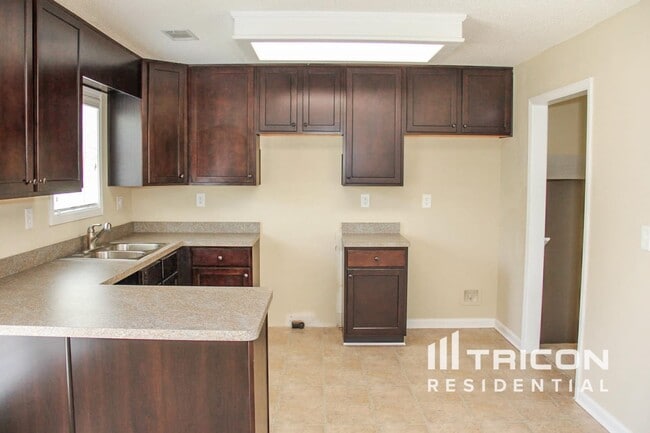 Building Photo - 1693 Bismarck Cir