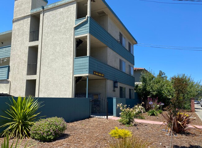 Foto del edificio - 4666 San Pablo Dam Rd