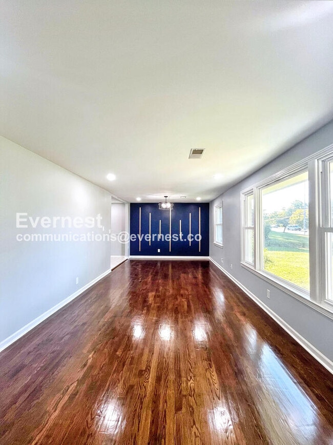 Foto del edificio - 818 W Old Hickory Blvd