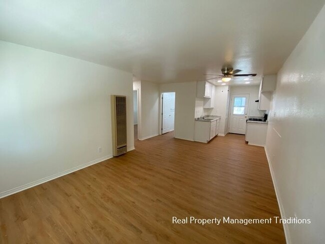Building Photo - Upgraded 3 bedroom apartment in Rosamond!!!