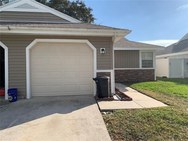 Building Photo - 3250 Latana Dr