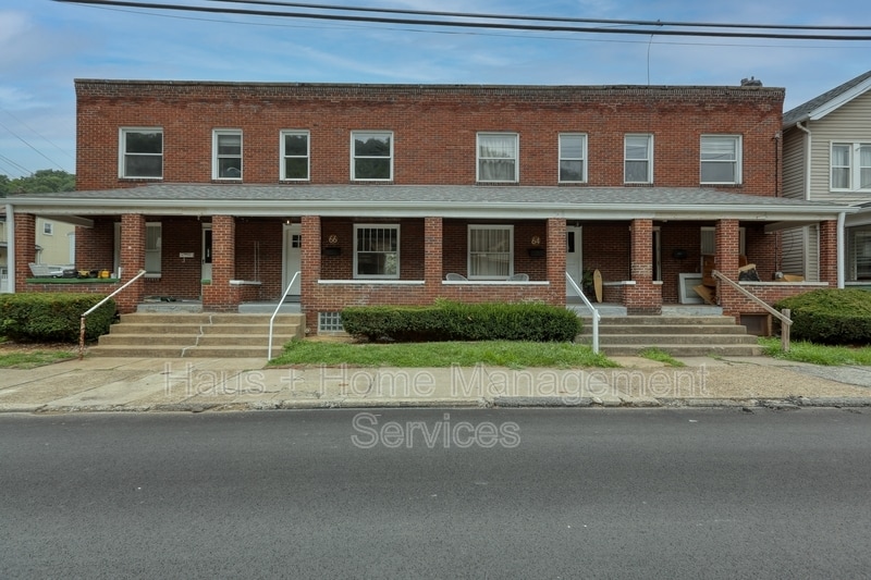 Primary Photo - 66 Dewey St