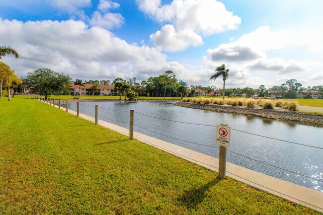Foto del edificio - ** 2/2 AT TURTLE LAKE GOLF COLONY NAPLES *...