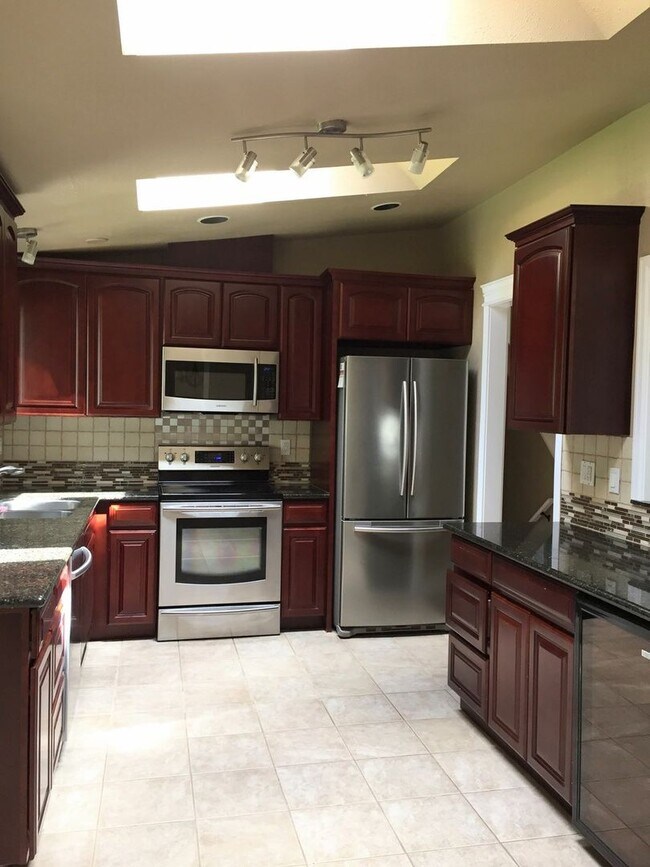Foto del edificio - Beautiful & Spacious 3 bedroom 2.5 bathroo...