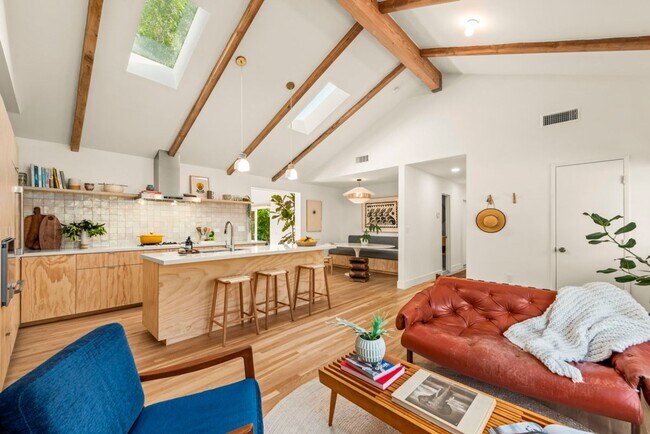 Building Photo - Modern Ojai Home