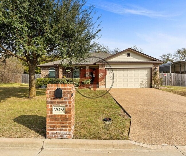 Building Photo - 709 Pebble Creek Dr