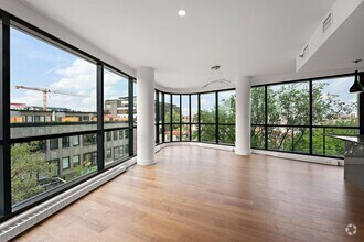 Building Photo - 7177 St Laurent Blvd
