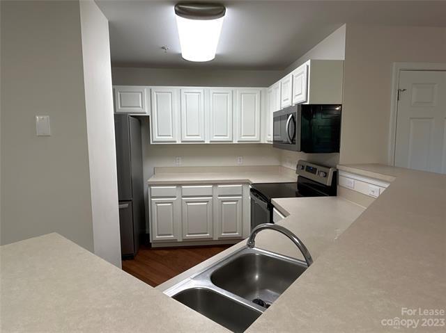 Foto del edificio - 9749 Campus Walk Ln