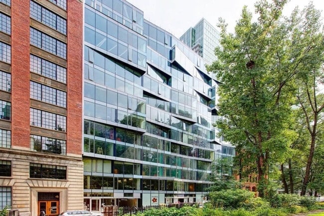 Building Photo - 456 Rue De la Gauchetière O