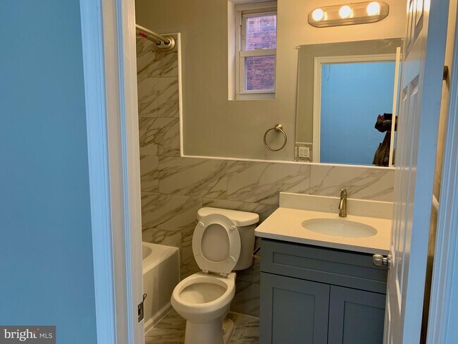 Foto del edificio - 216 Buckingham Pl