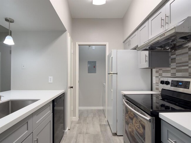 Building Photo - 6500 Harbor Town Dr