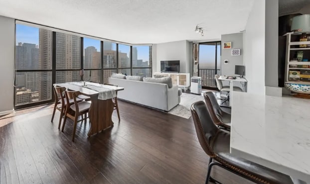 Building Photo - 10 E Ontario St