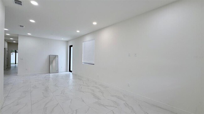 Foto del edificio - 4106 N Thatcher Ave