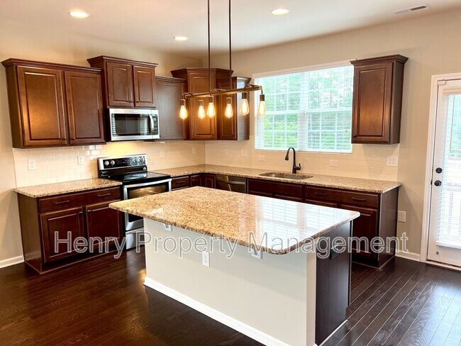 Photo - 1413 Regents Ln House