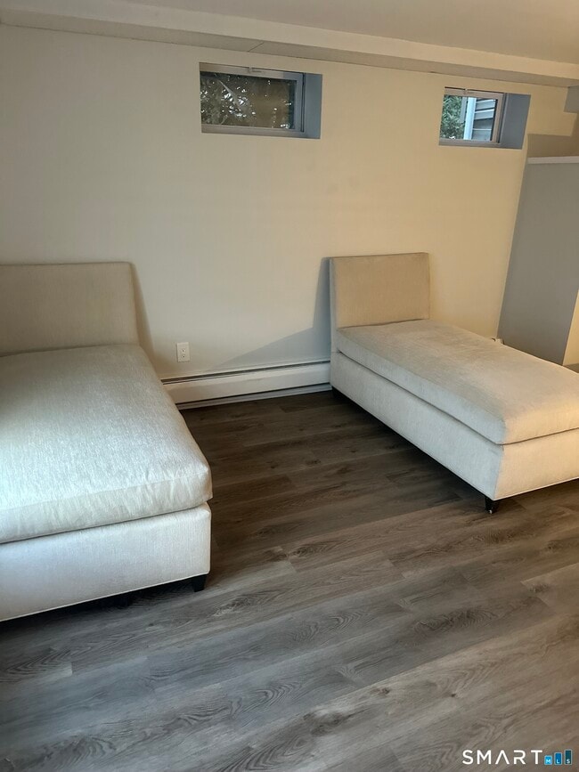 Building Photo - 179 Longview Ave