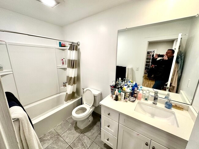 Foto del edificio - 829-833 Beacon Unit 501