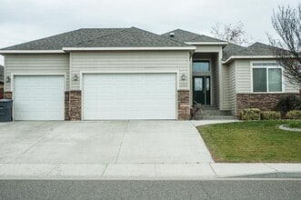 Building Photo - 1085 Sirron Ave