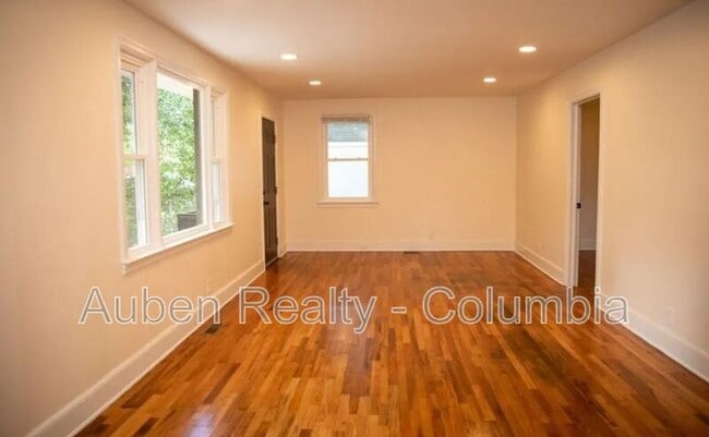Building Photo - 1420 S Kilbourne Rd
