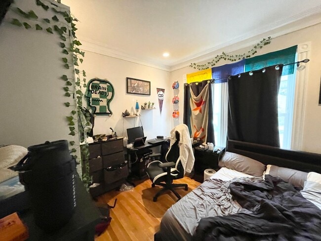 Building Photo - WOW!!!  5 BED/2 BATH ON PARKER HILL AVE FOR 9/1