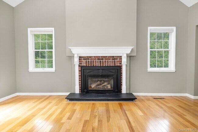 Building Photo - 24 Millbrook Hollow Ln