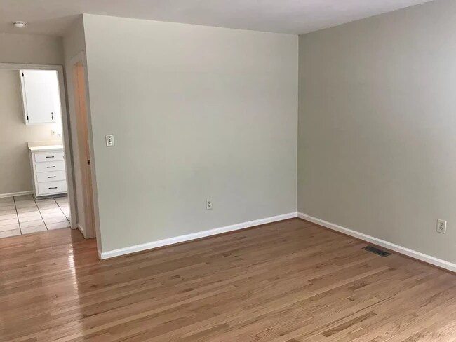 Foto del edificio - 5512 Woodland Ln