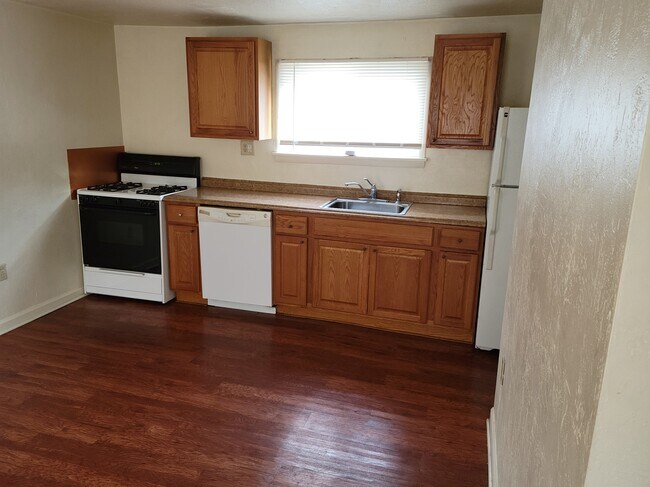 Kitchen - 305 1st St