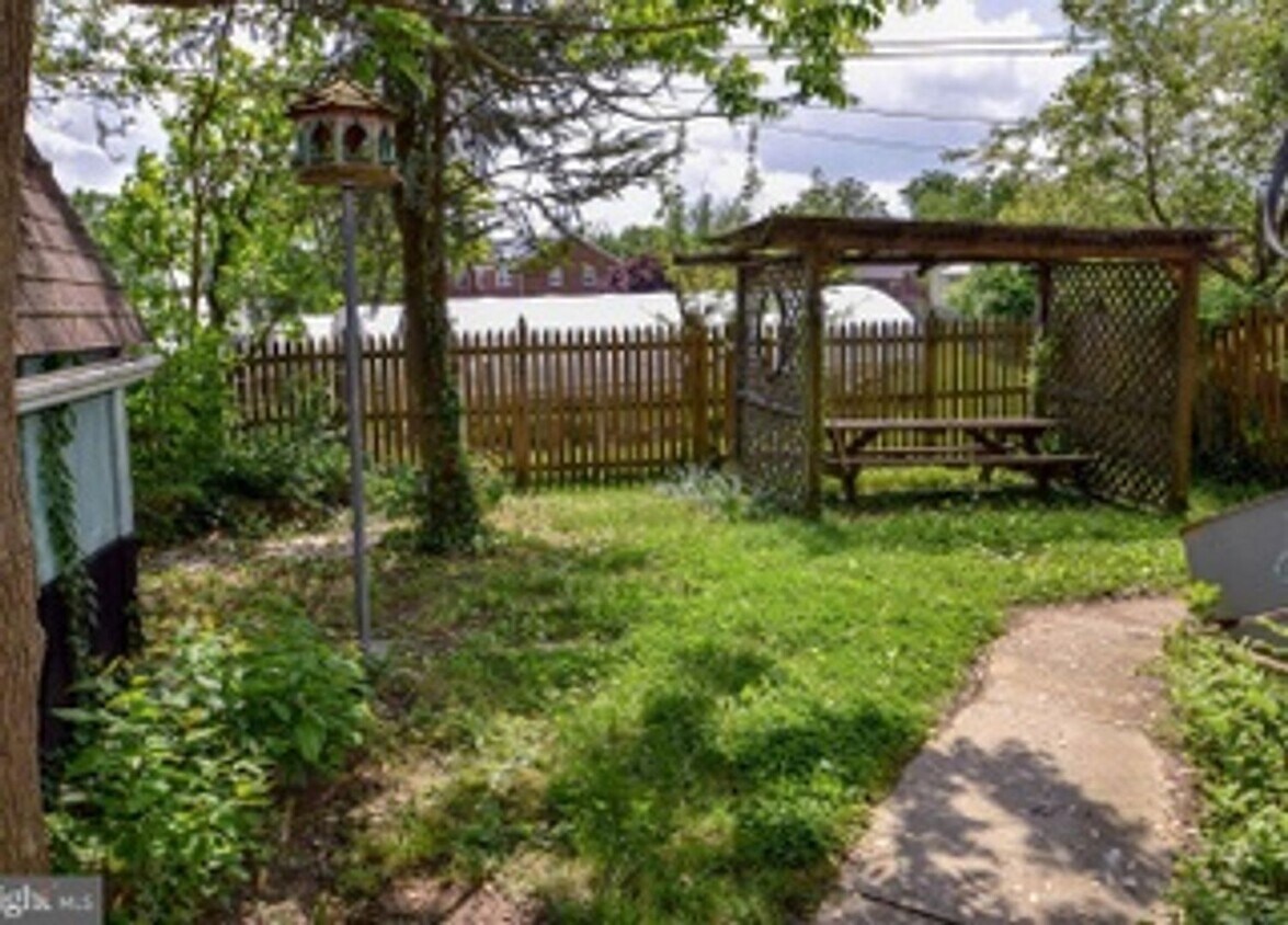 Primary Photo - Welcome to our spacious one-bedroom condo ...