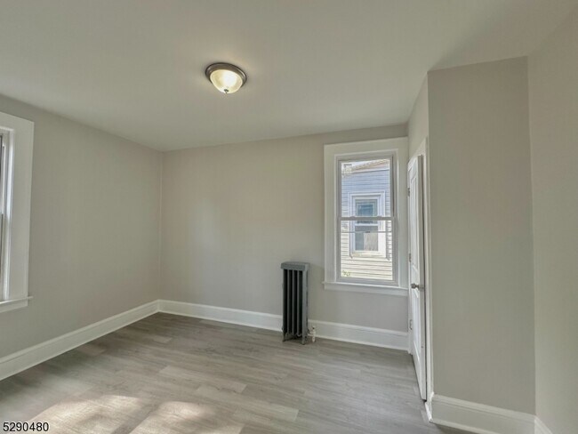 Building Photo - 48 Cedar Ave