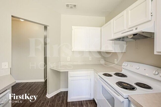 Building Photo - 2701 Yamada Ln