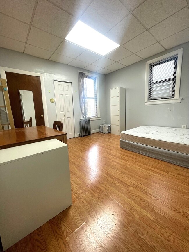 Building Photo - 812 Pavonia Ave