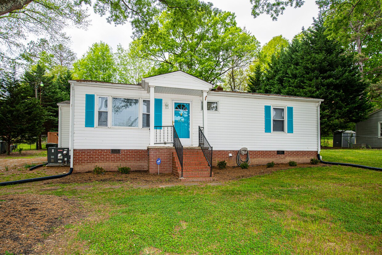 Foto del edificio - 2711 Springbrook Cir