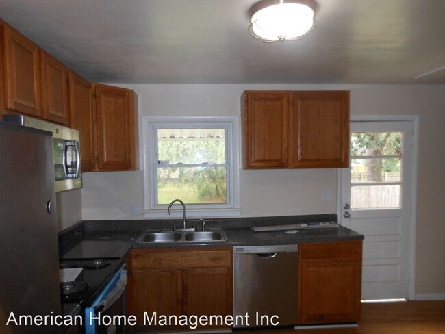 Building Photo - 4 br, 1 bath House - 2709 Whitestone Ave.