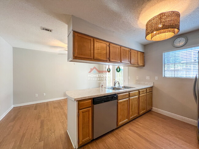 Building Photo - Location! 2-Bed Townhouse with 2.5 Baths i...